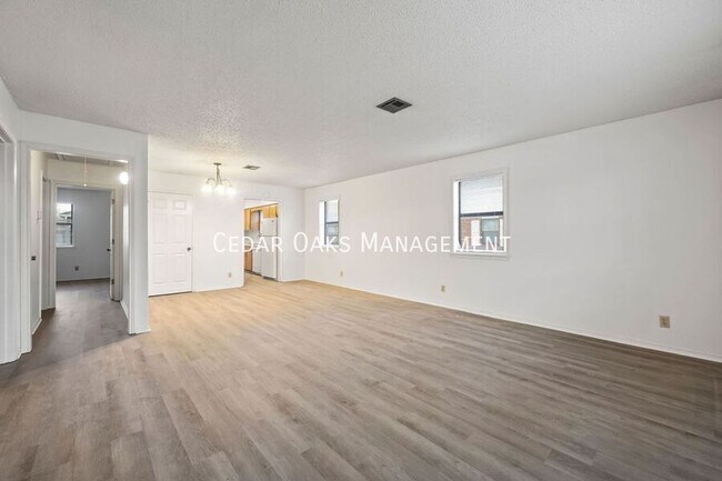 Building Photo - 801 N 17th Pl
