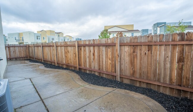 Building Photo - Amazing Natomas 3/2.5 - Waiting For You!  ...