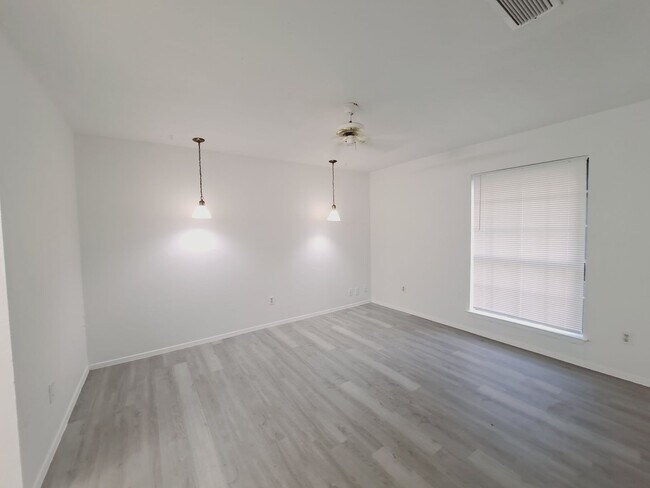 Building Photo - Amazing 3/2 with Garage Conversion Ready F...