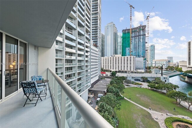 Building Photo - 465 Brickell Ave
