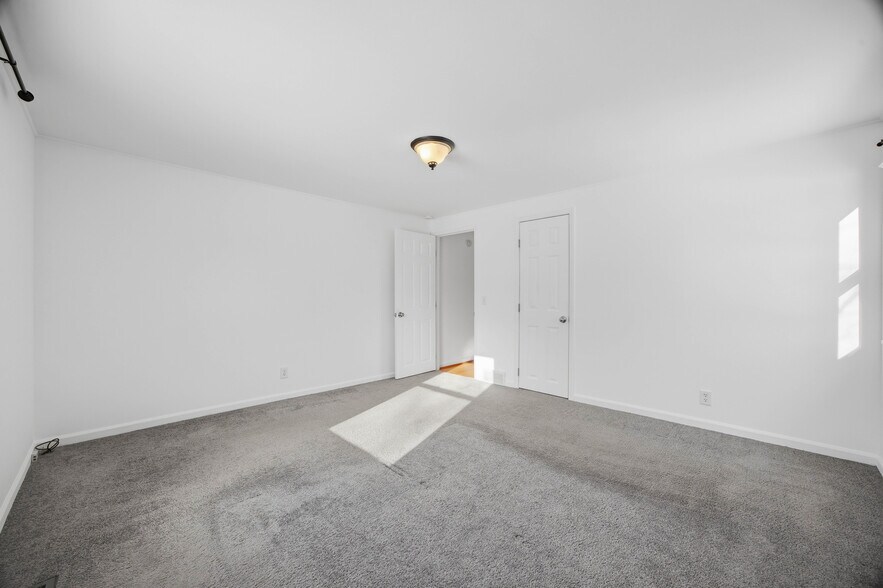 Building Photo - 406 Tarrington Rd