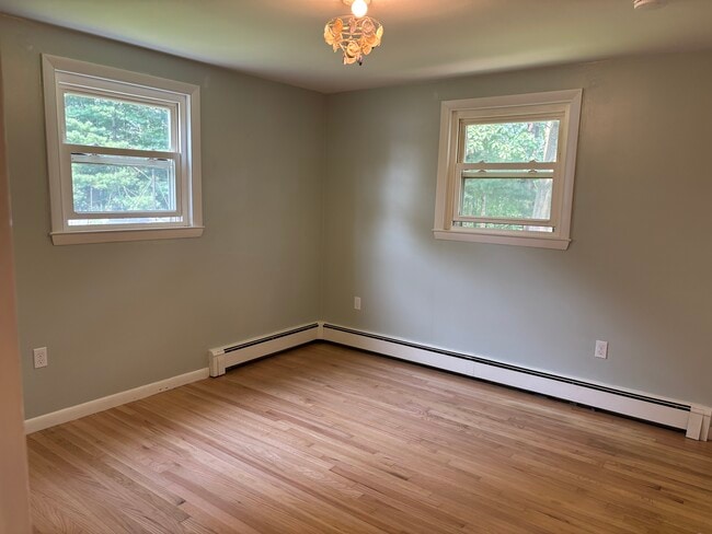 Building Photo - 113 Granby Rd