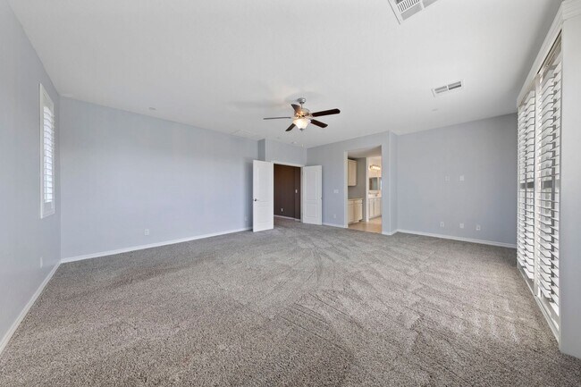 Building Photo - Luxury Living in Henderson's Tuscany: Spacious 4 Bedroom Home with Expansive Yard & More!