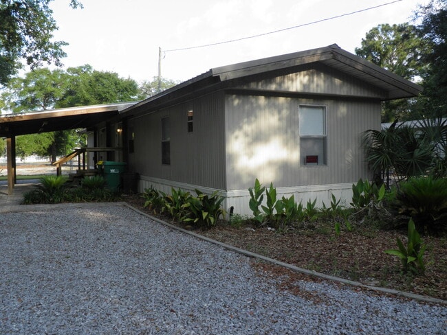 Building Photo - 804 Gibson Rd