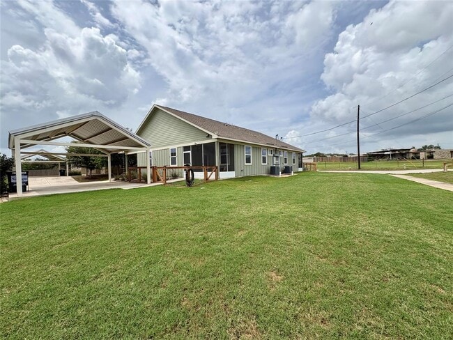 Building Photo - 241 Rose Dr