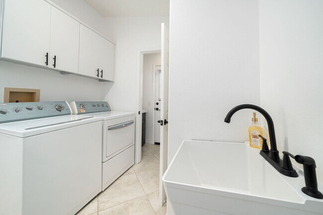 Building Photo - 74830 Waring Ct