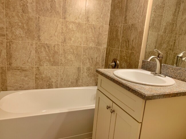 Building Photo - Coming Soon!! 4BR/4BA, downtown apartment. Walk to Flagler College..