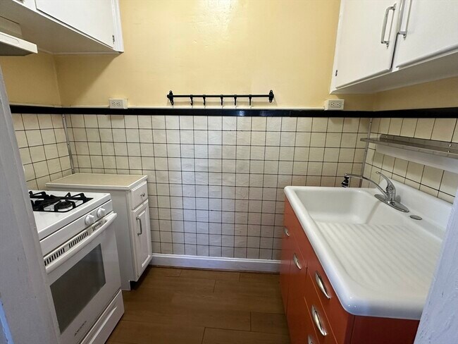 Building Photo - 455 Peckham St