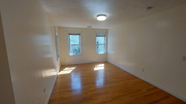 Building Photo - 339 Poplar St