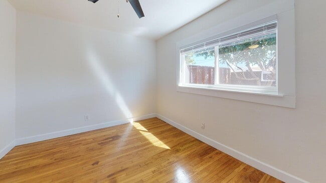 Building Photo - 3214 Vancouver Ave