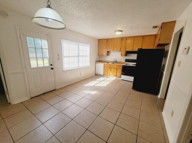 Building Photo - 5800 Japonica Ct