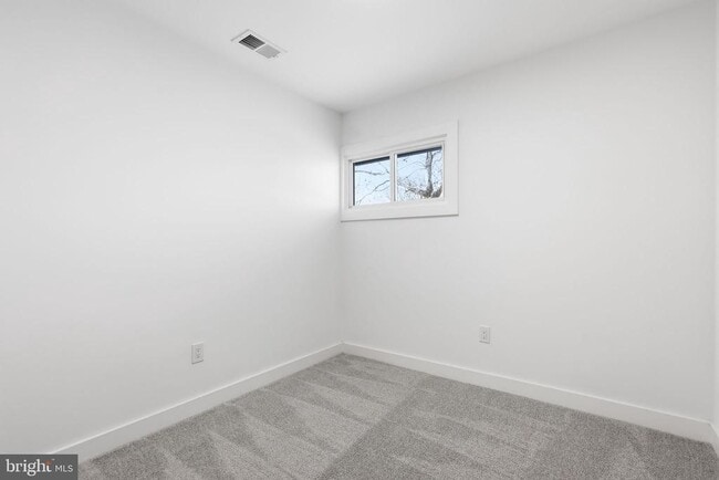 Building Photo - 68 Daffodil Ln