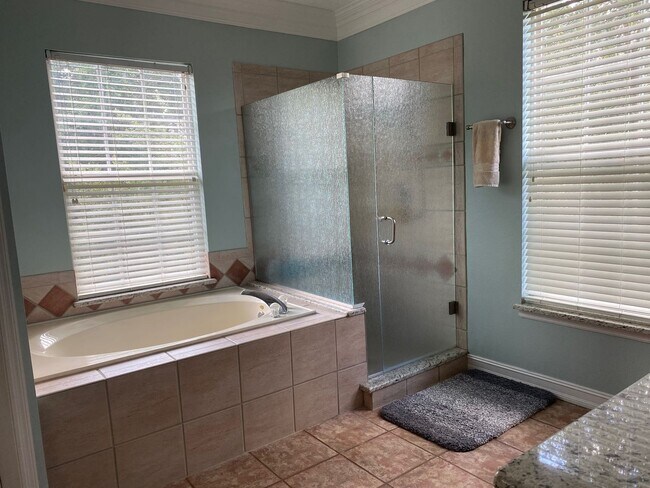 Building Photo - 204 Reserve Place