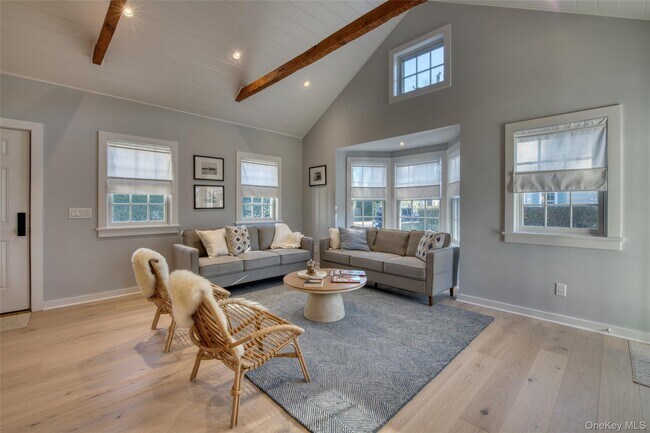 Building Photo - 130 Village Ln