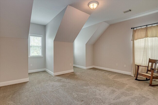 Building Photo - 4 Bedroom 2.5 Bath in Jones Crossing