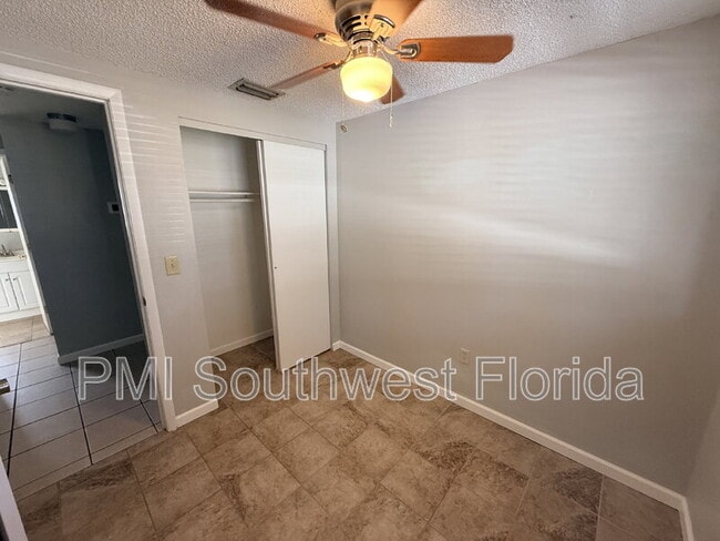 Building Photo - 131 W Perry Ln