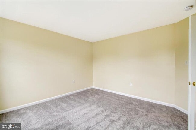 Building Photo - 240 Davis St