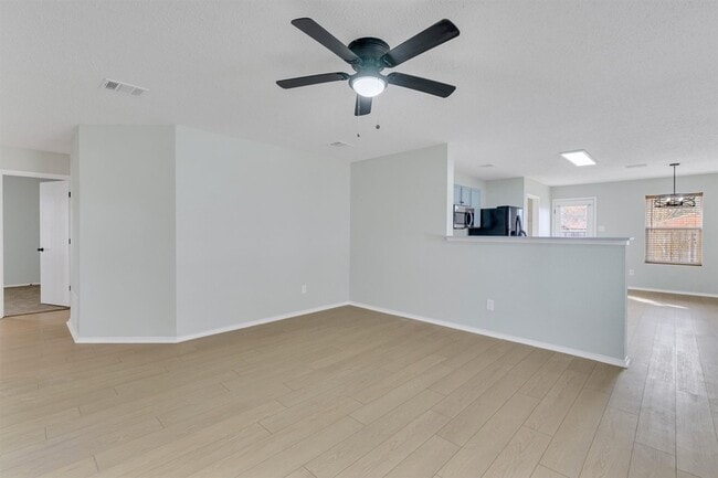 Building Photo - 131 Sandlewood Dr