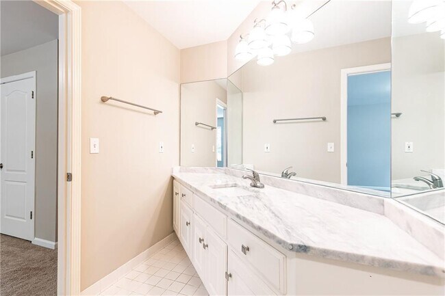Building Photo - 9360 Nesbit Lakes Dr