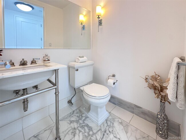 Building Photo - 10 City Pl