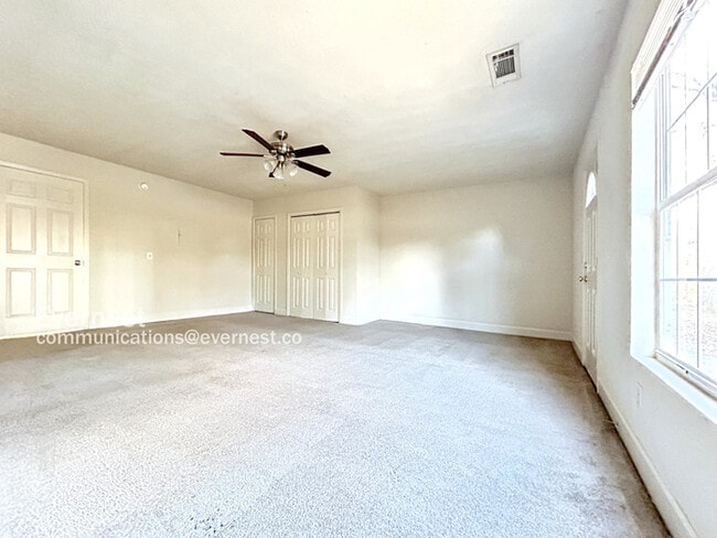 Building Photo - 3750 Greenbrook Dr