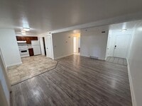 Building Photo - Beautiful Two Bedroom Apt; Salt Lake City, 1,000 sq ft; New Flooring