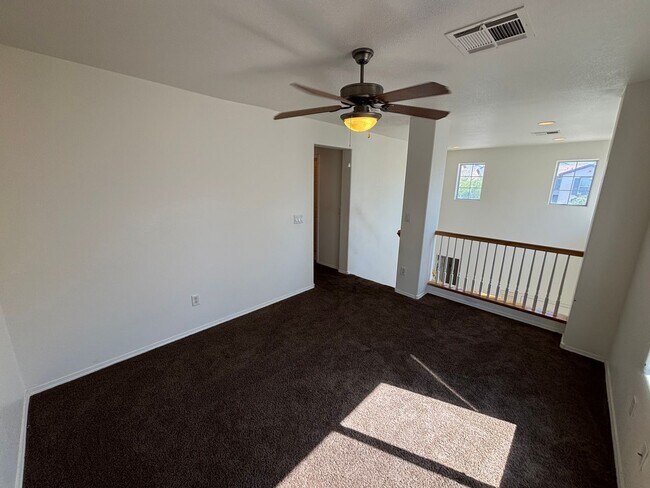 Building Photo - Gorgeous 3bed/1bath home!