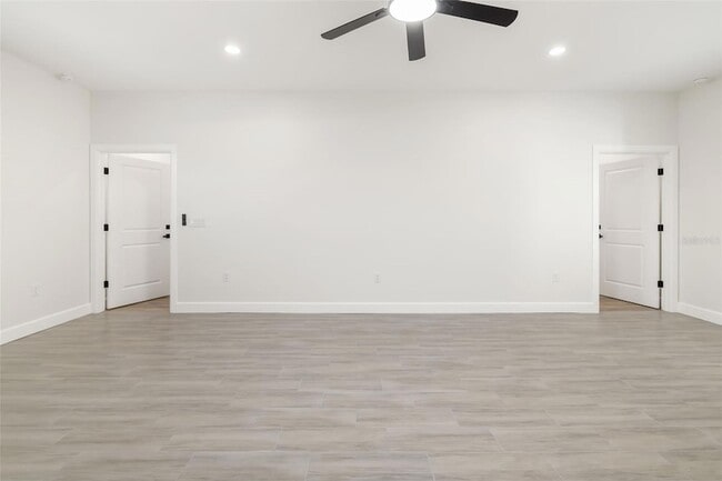 Building Photo - 118 Ruby Ave N