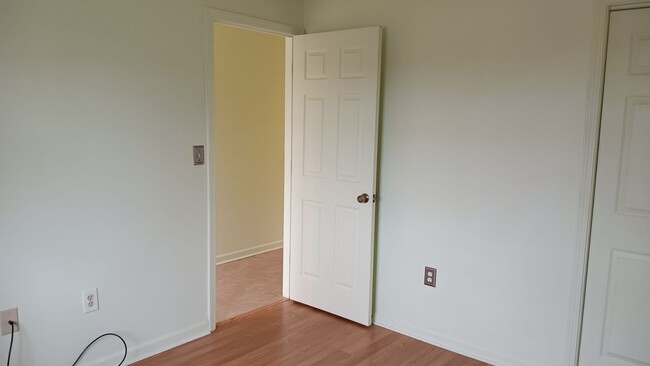 Building Photo - First Floor, 1 Bedroom, 1 Bath Condo, with...