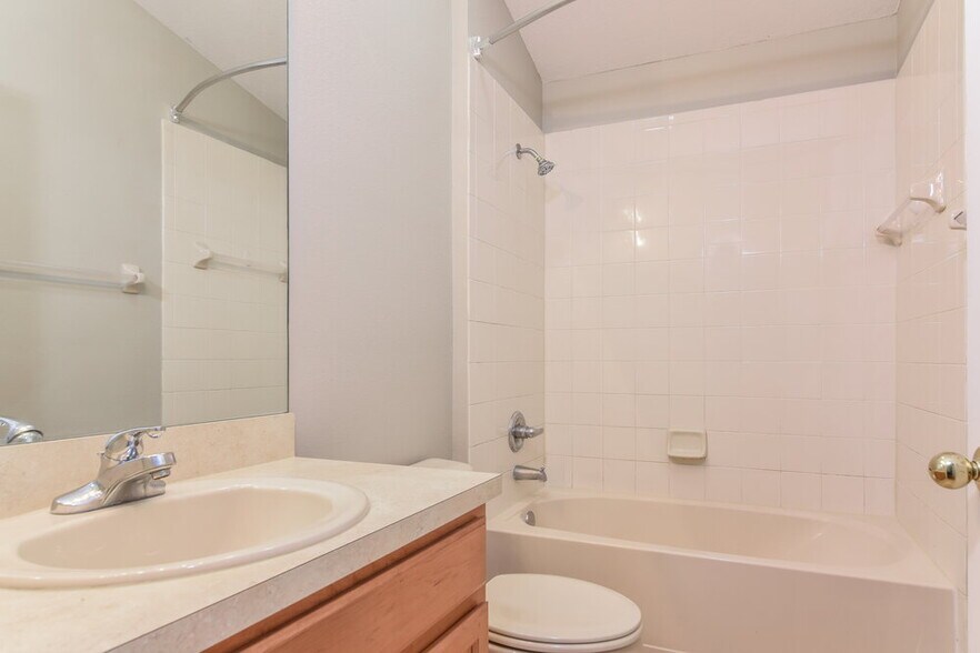 Building Photo - 35153 Meadow Reach Dr