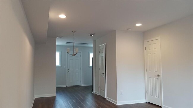 Building Photo - 2156 Park Terrace