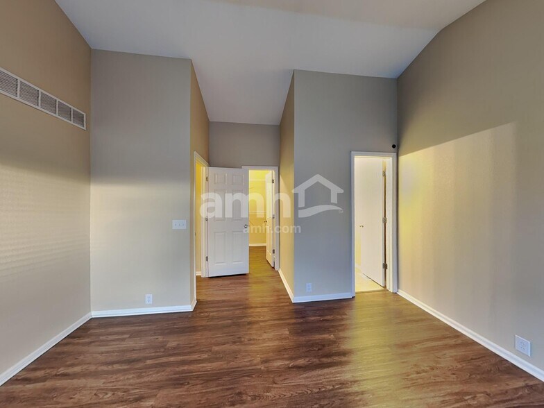 Building Photo - 209 Homestead Way