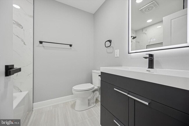 Building Photo - 451 Fitzgerald St