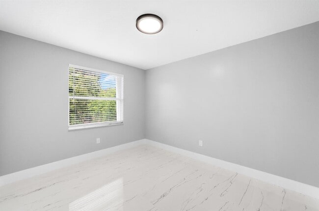 Building Photo - 5233 SW 155th Way