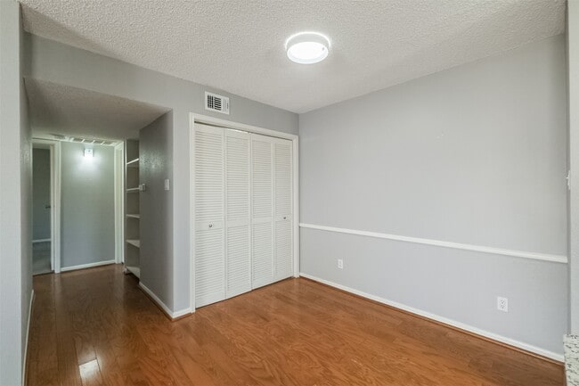 Building Photo - 3100 Jeanetta St