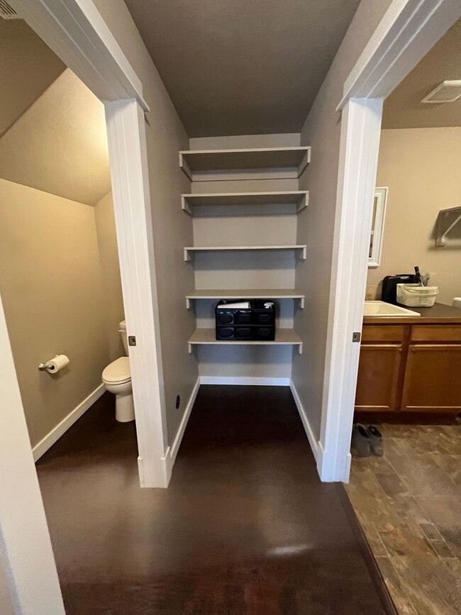 Building Photo - 3 bed 2.5 Bath Condo with 2 car garage