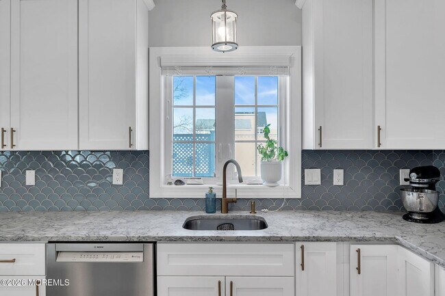 Building Photo - 12 4th St