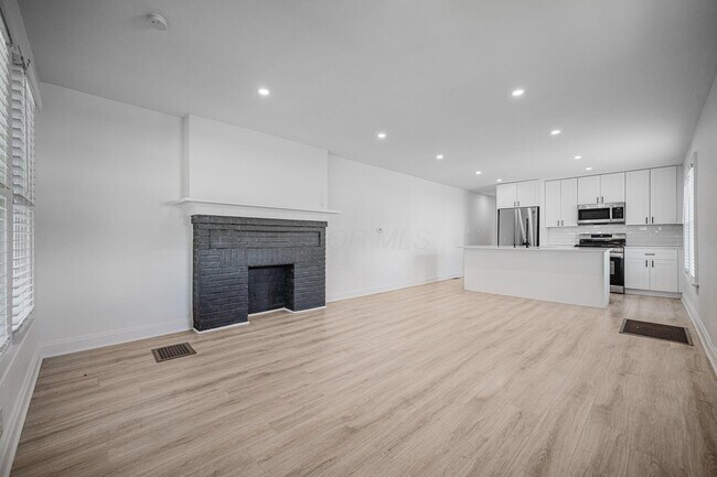 Building Photo - 719 S 17th St