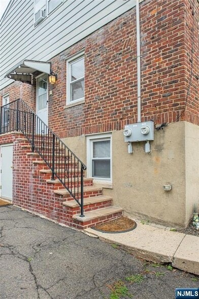 Building Photo - 343 Brinkerhoff Ave