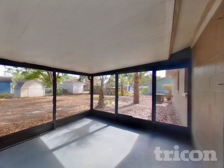 Building Photo - 907 Briarcliff Dr