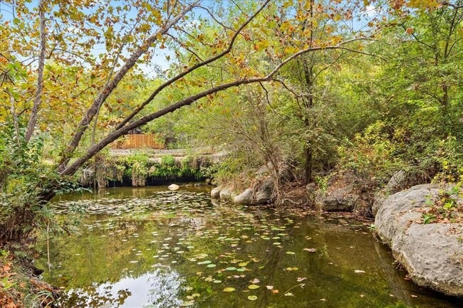 Building Photo - 220 Sailmaster St