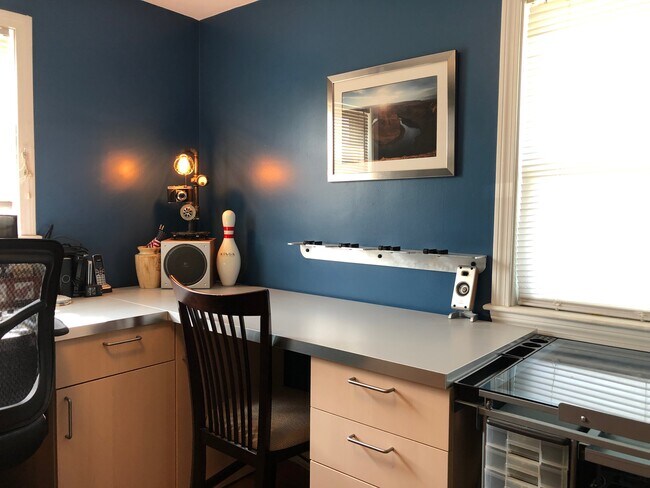 Building Photo - 112 Rowe St