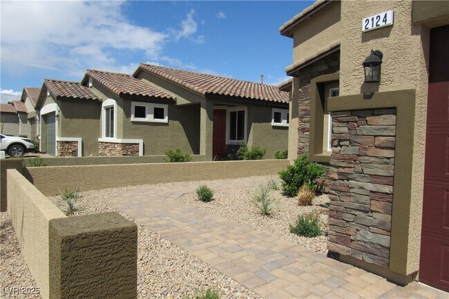 Building Photo - 2124 Del Aqua Ave