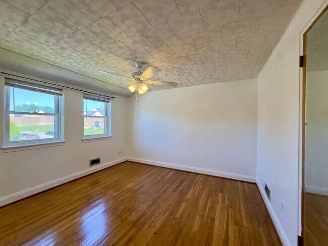 Building Photo - 5781 Edgepark Rd