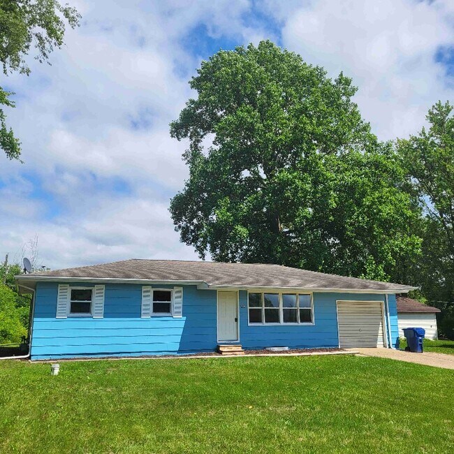 Primary Photo - 719 Tower Dr