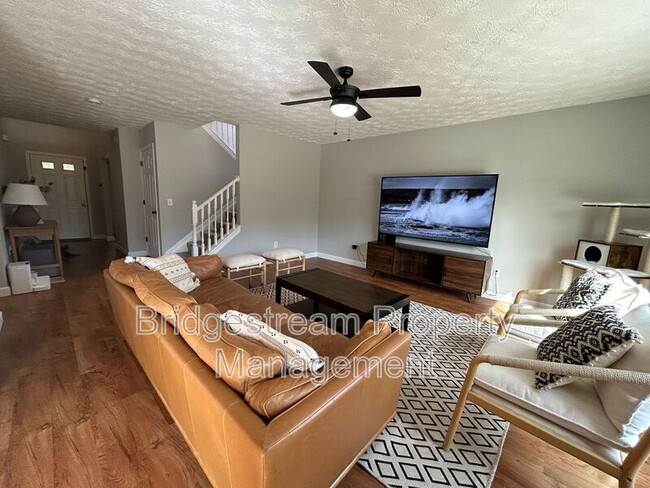 Building Photo - 282 Hess Ct