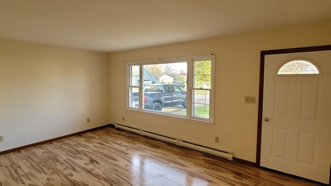 Building Photo - 433 Kenmore St