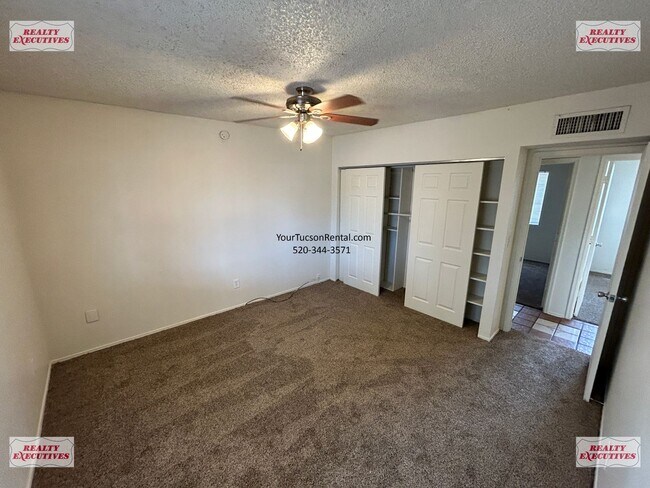 Building Photo - Tucson Blvd & Irvington Rd area - 4 Bedroo...