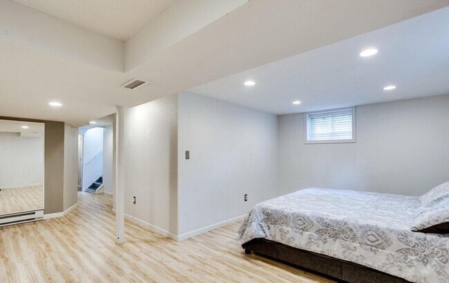 Building Photo - Beautiful 4 BR/2 BA Single-Family Home in ...