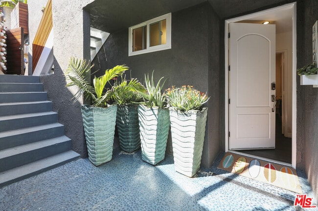 Building Photo - 472 Rosecrans Ave